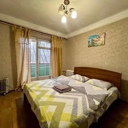 Квартира Эконом-Класса Возле Метро Левобережная Kiew Exterior foto